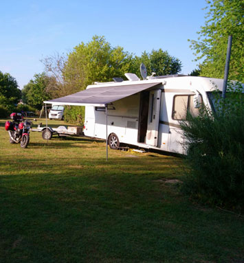 Emplacement Camping-Car du camping les chênes à valençay