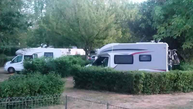 Emplacement pour Camping-Car du camping les chênes à valençay