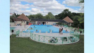 Piscine semi-olympique du camping les chênes à valençay